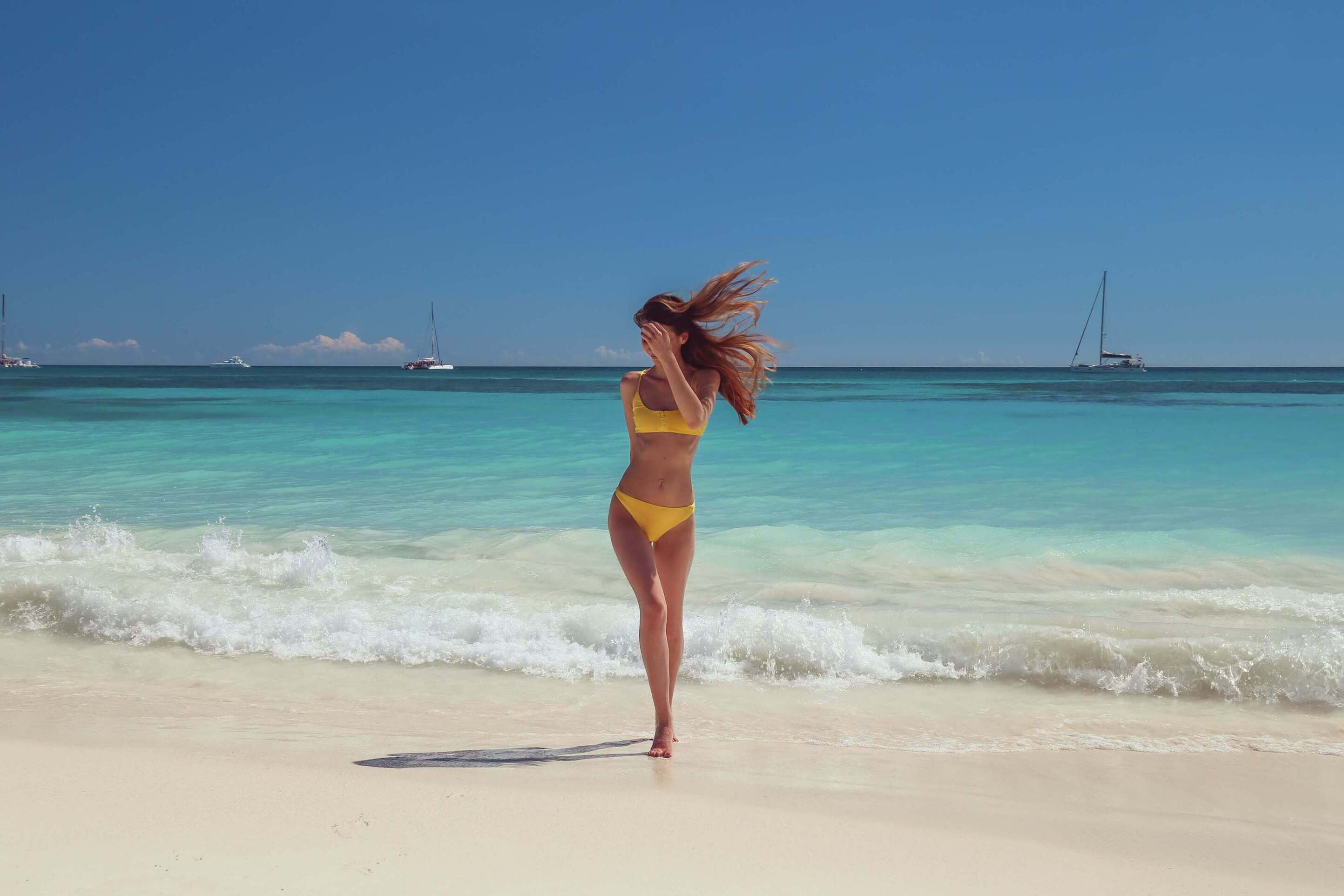 Stroje kąpielowe na mały biust: nie jesteś skazana na push-up!